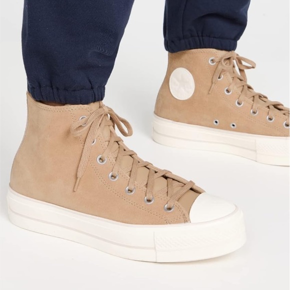 Converse high top size 8.5 suede EUC - Picture 5 of 5